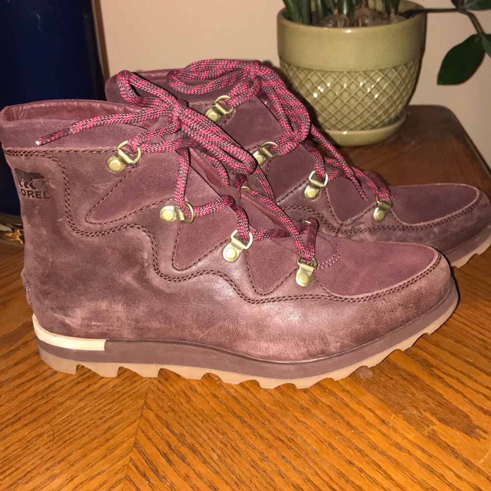 Sorel waterproof maroon boots